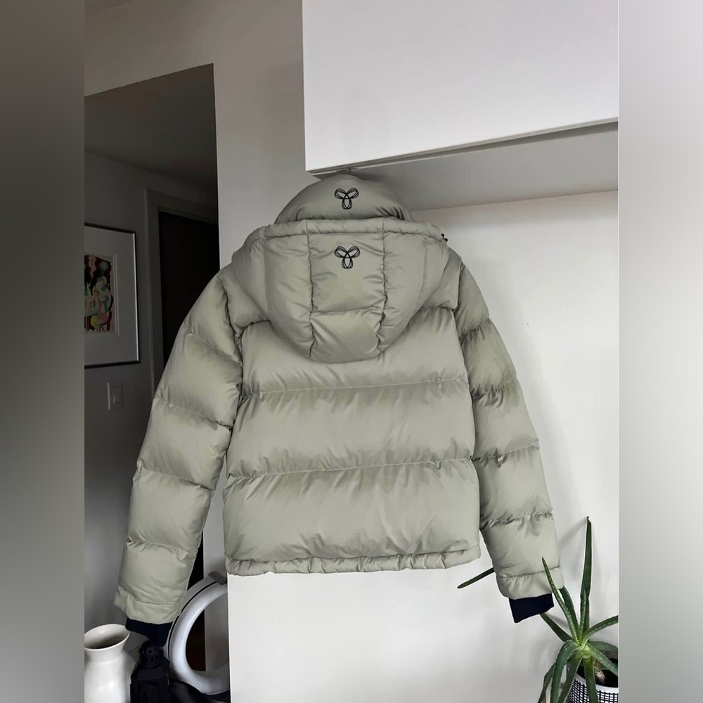Aritzia The Super Puff Shorty Sage Green Puffer Jacket Size XS - Picture 8 of 8